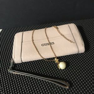 Guess Wallet/Pearl like Necklace